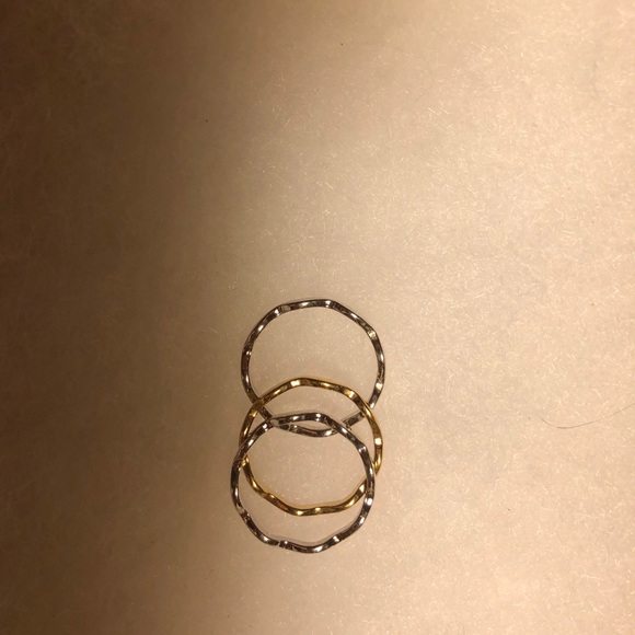 Gold and silver rings - Picture 2 of 2